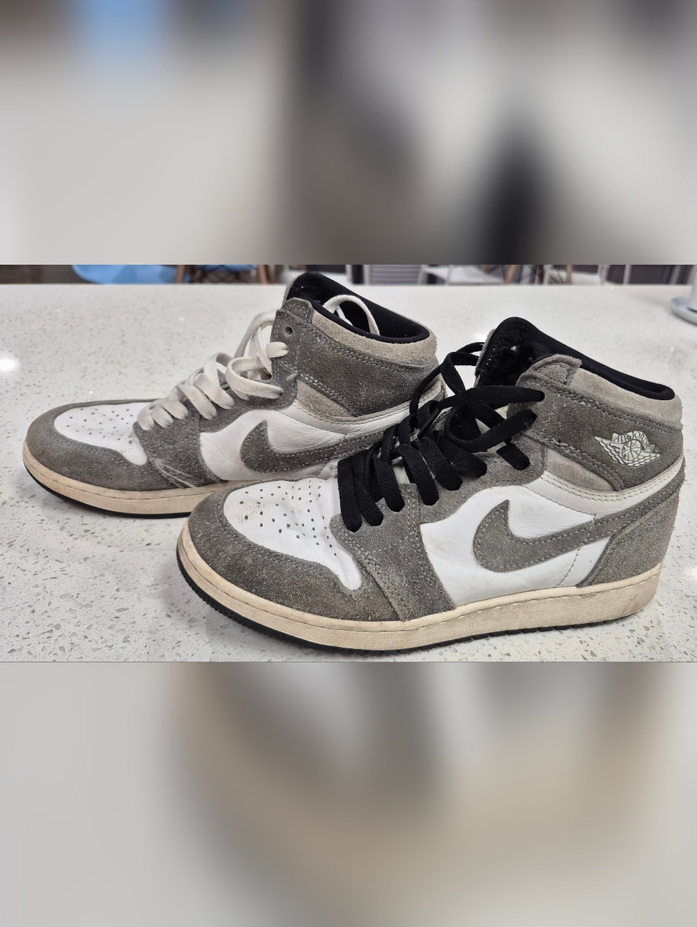 Nike Air Jordan 1 Retro High OG Youth Sneakers